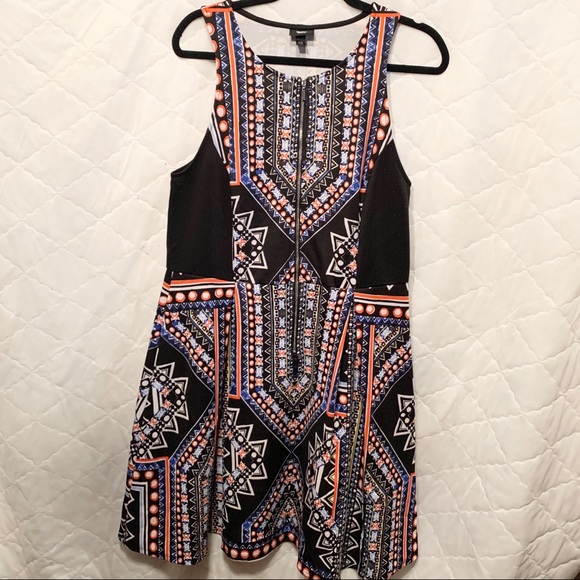 Sleeveless Event Dress - Picture 2 of 7